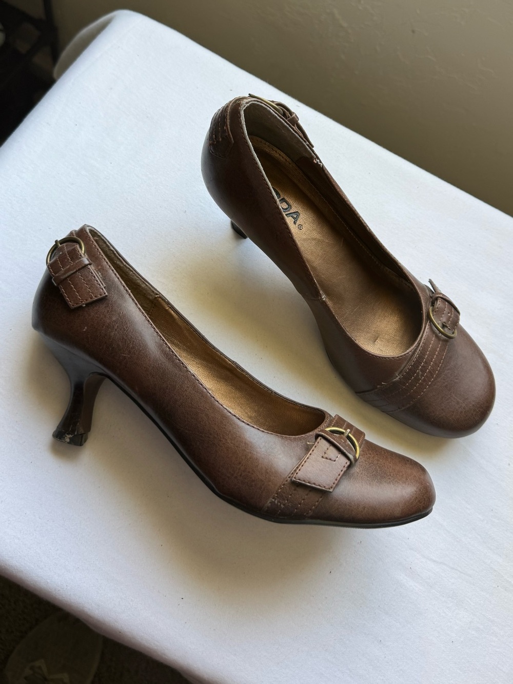 Y2K Preppy Soda Brown Buckle Heels with the cutest retro silhouette 🤎 Size 8.5
